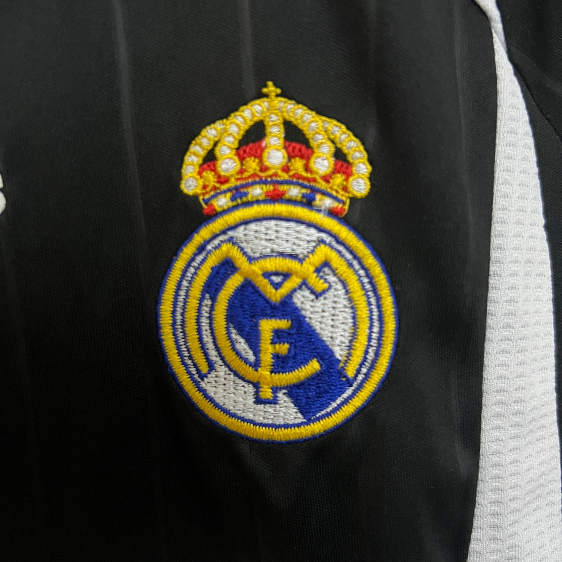 T-shirt e Pantaloncini Bambino Real Madrid Retro Away 06/07