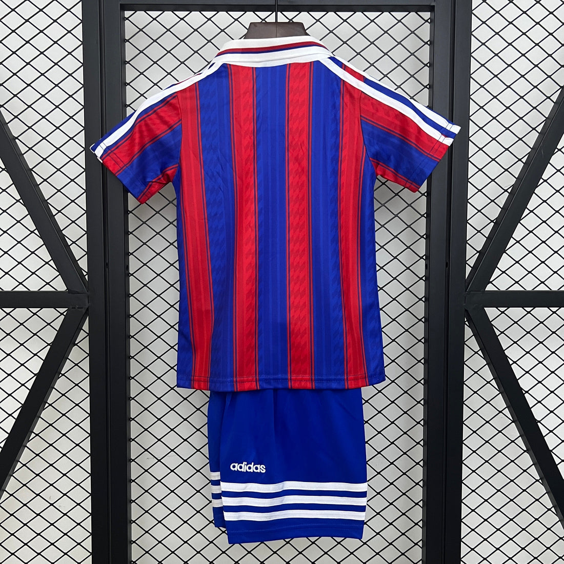 T-shirt e Pantaloncini per Bambino Bayern Monaco Retro Home 95/97
