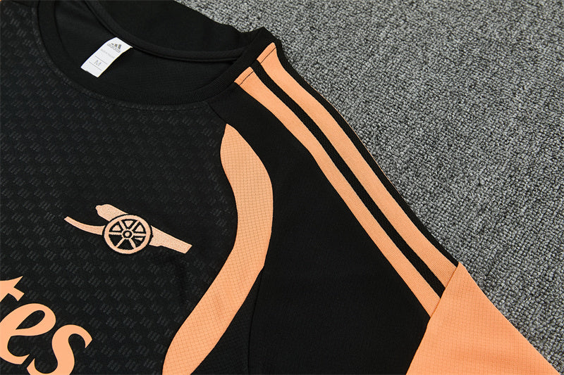 Maglia da allenamento e pantaloncini del Arsenal 26/27