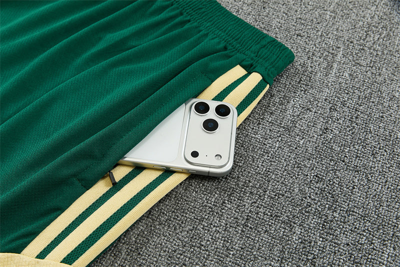 Maglia da allenamento e pantaloncini del Real Madrid 26/27