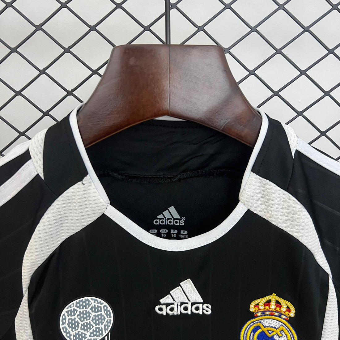 T-shirt e Pantaloncini Bambino Real Madrid Retro Away 06/07