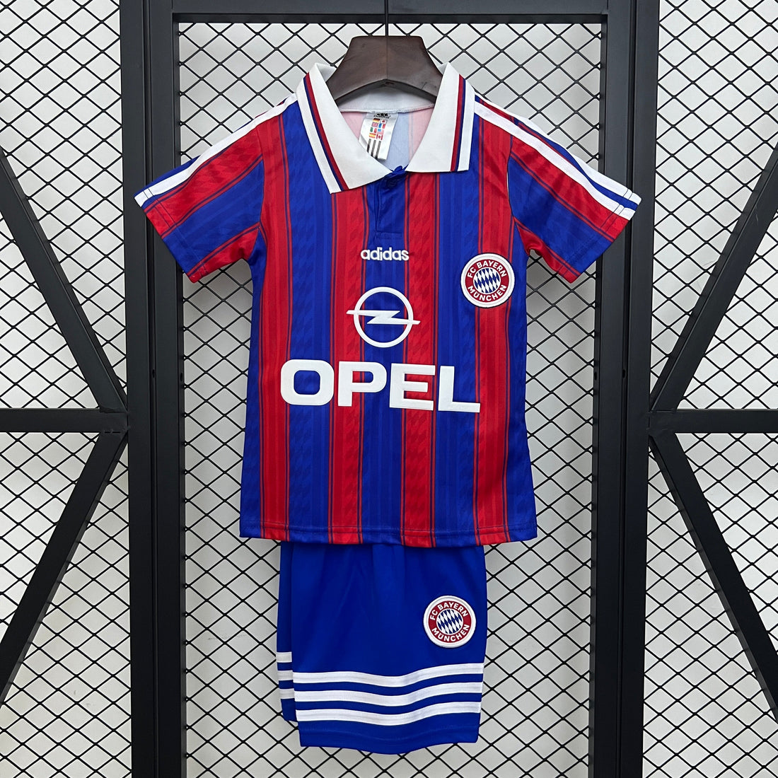 T-shirt e Pantaloncini per Bambino Bayern Monaco Retro Home 95/97