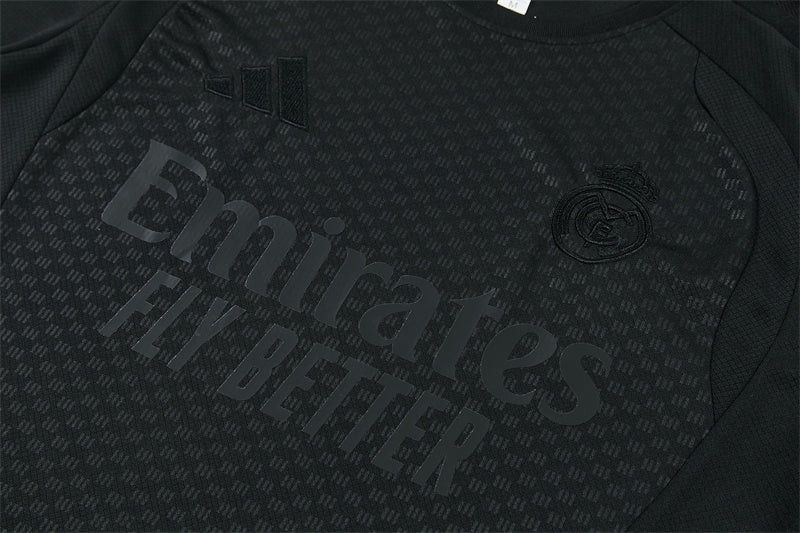 Maglia da allenamento e pantaloncini del Real Madrid 26/27