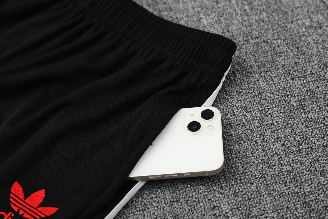 Maglia da allenamento e pantaloncini del Manchester United 25/26
