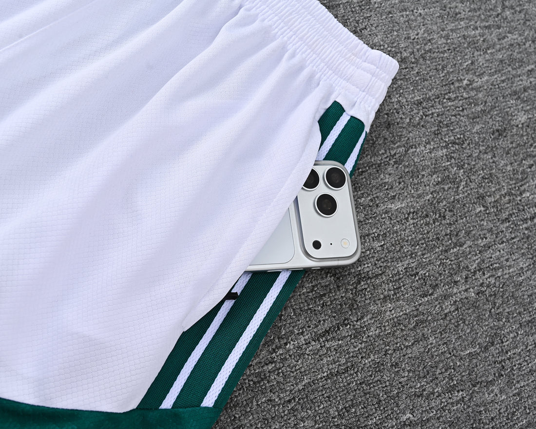 Maglia da allenamento e pantaloncini del Real Madrid 26/27