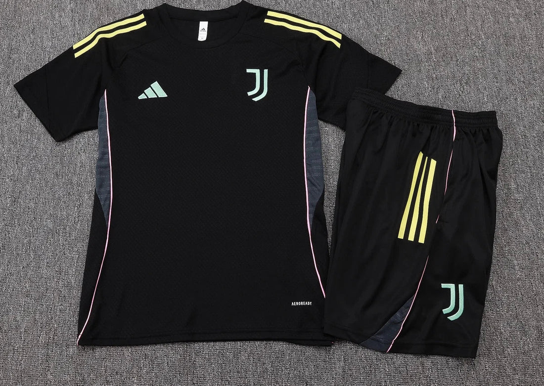 Maglia allenamento e pantaloncini Juventus 25/26