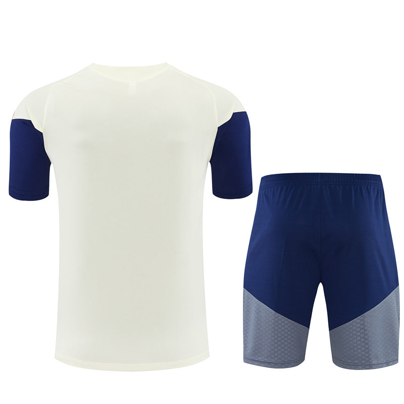 Maglia da allenamento e pantaloncini del Bayern Bambino 26/27