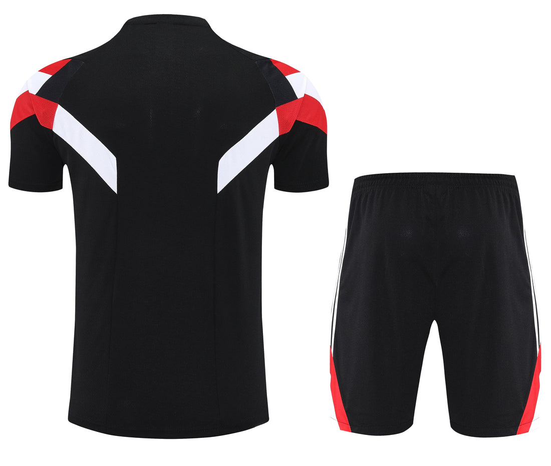 Maglia da allenamento e pantaloncini del Manchester United 25/26