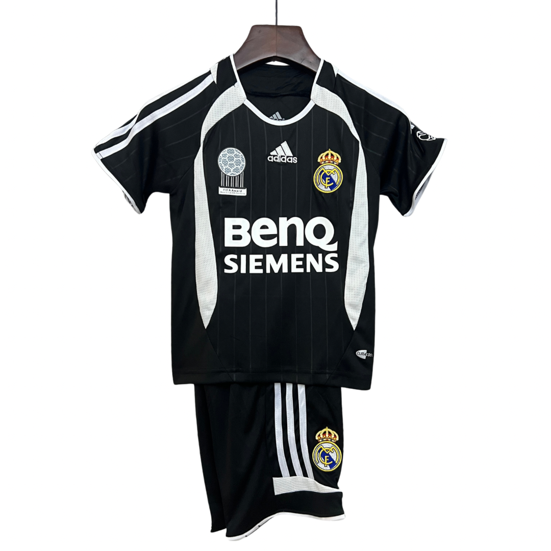 T-shirt e Pantaloncini Bambino Real Madrid Retro Away 06/07