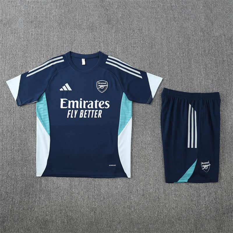 Maglia da allenamento e pantaloncini del Arsenal 25/26