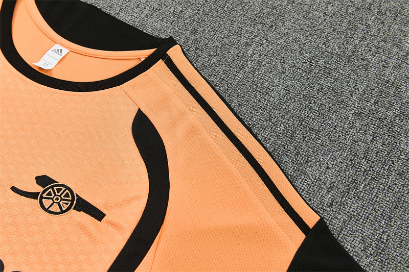 Maglia da allenamento e pantaloncini del Arsenal 26/27