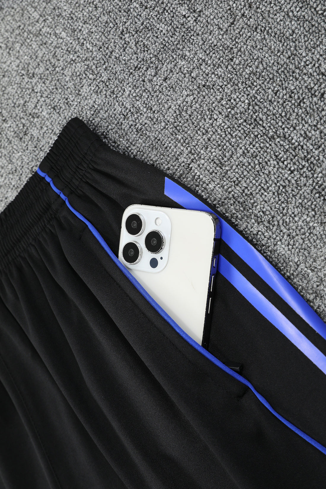 Maglia da allenamento e pantaloncini del Real Madrid 25/26
