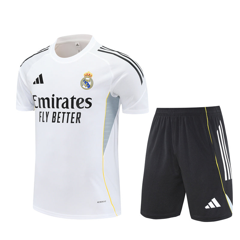 Maglia da allenamento e pantaloncini del Real Madrid 25/26