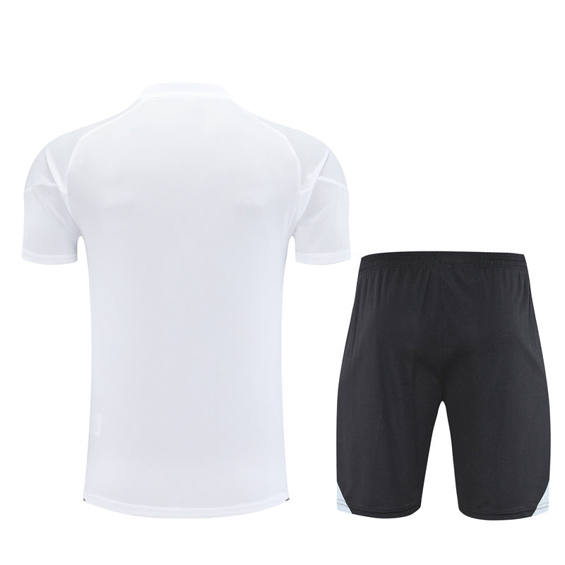 Maglia da allenamento e pantaloncini del Real Madrid 25/26
