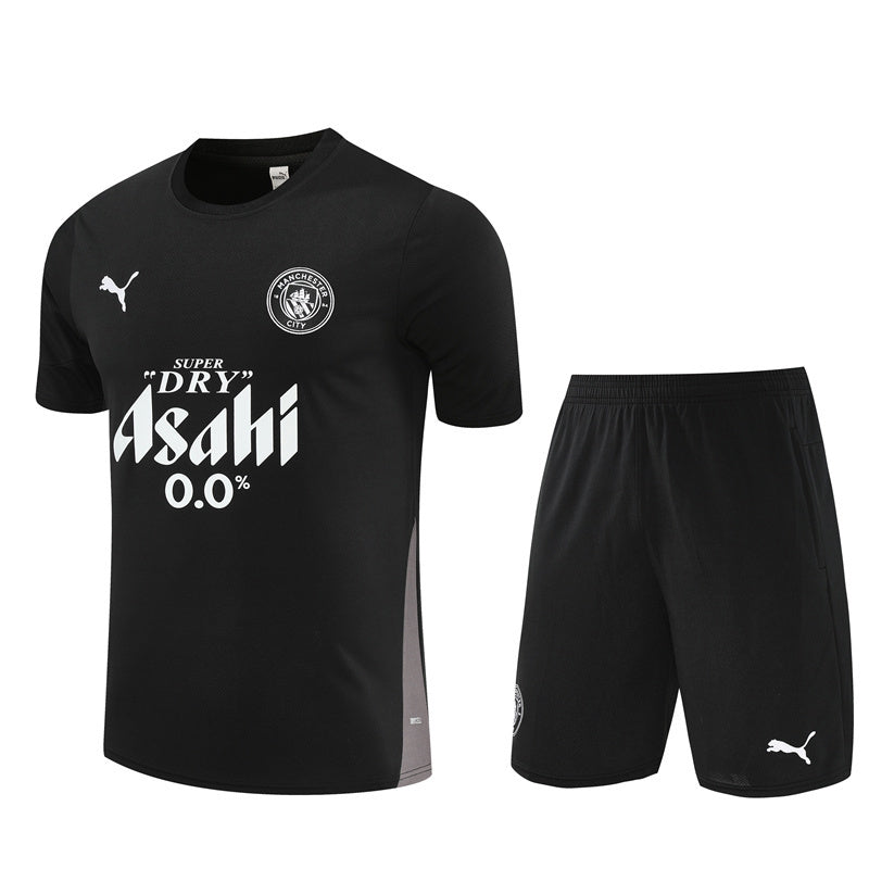 Maglia da allenamento e pantaloncini del Manchester City 25/26