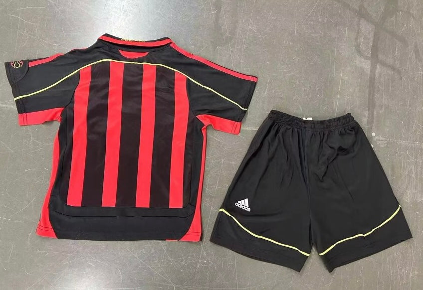 T-shirt e Pantaloncini per Bambino AC MILAN Home Retro 06/07