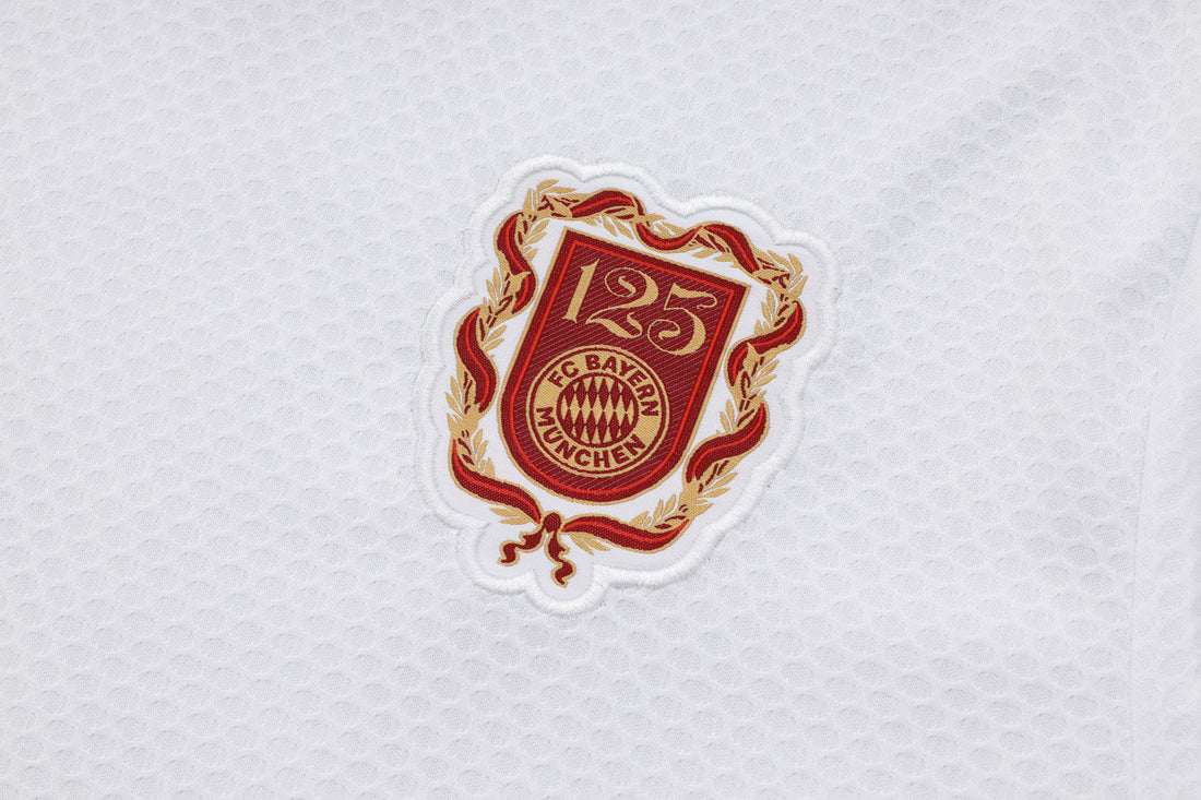 Maglia da allenamento e pantaloncini del Bayern Bambino 25/26