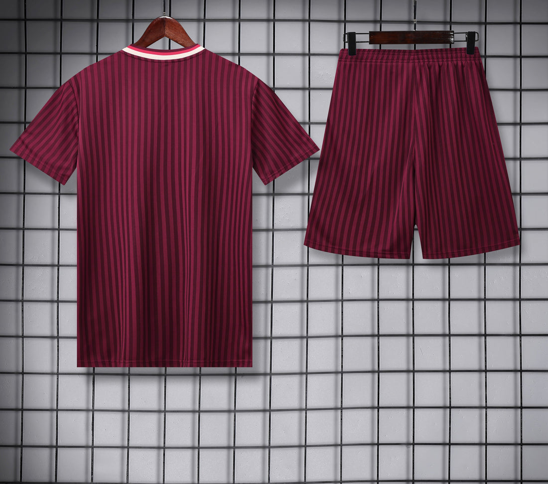 Maglia da allenamento e pantaloncini del Bayern 25/26