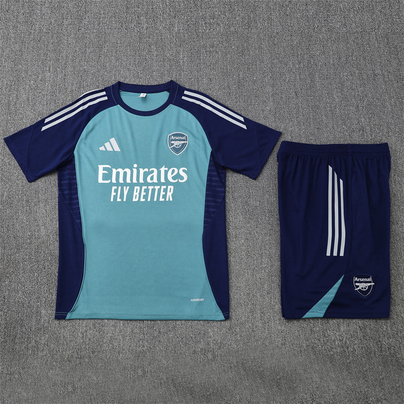 Maglia da allenamento e pantaloncini del Arsenal 25/26