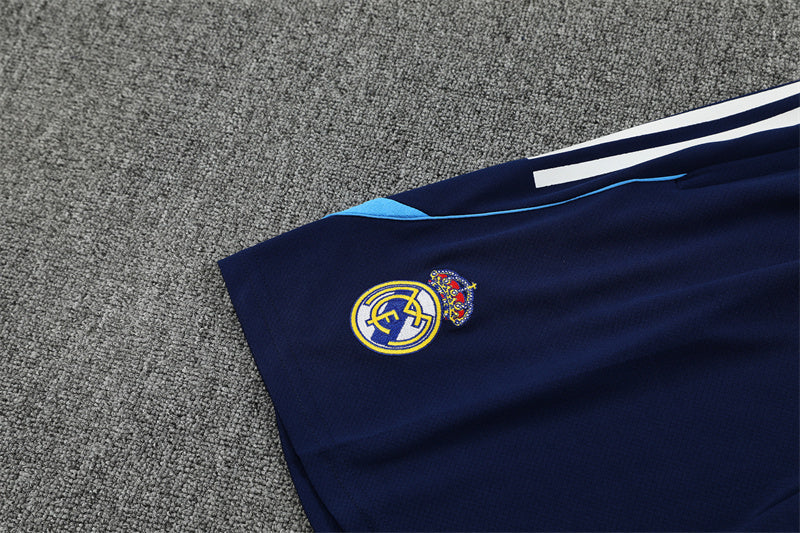 Maglia da allenamento e pantaloncini del Real Madrid 25/26