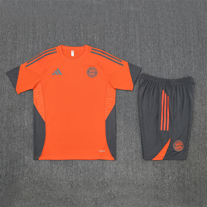 Maglia da allenamento e pantaloncini del Bayern Bambino 25/26
