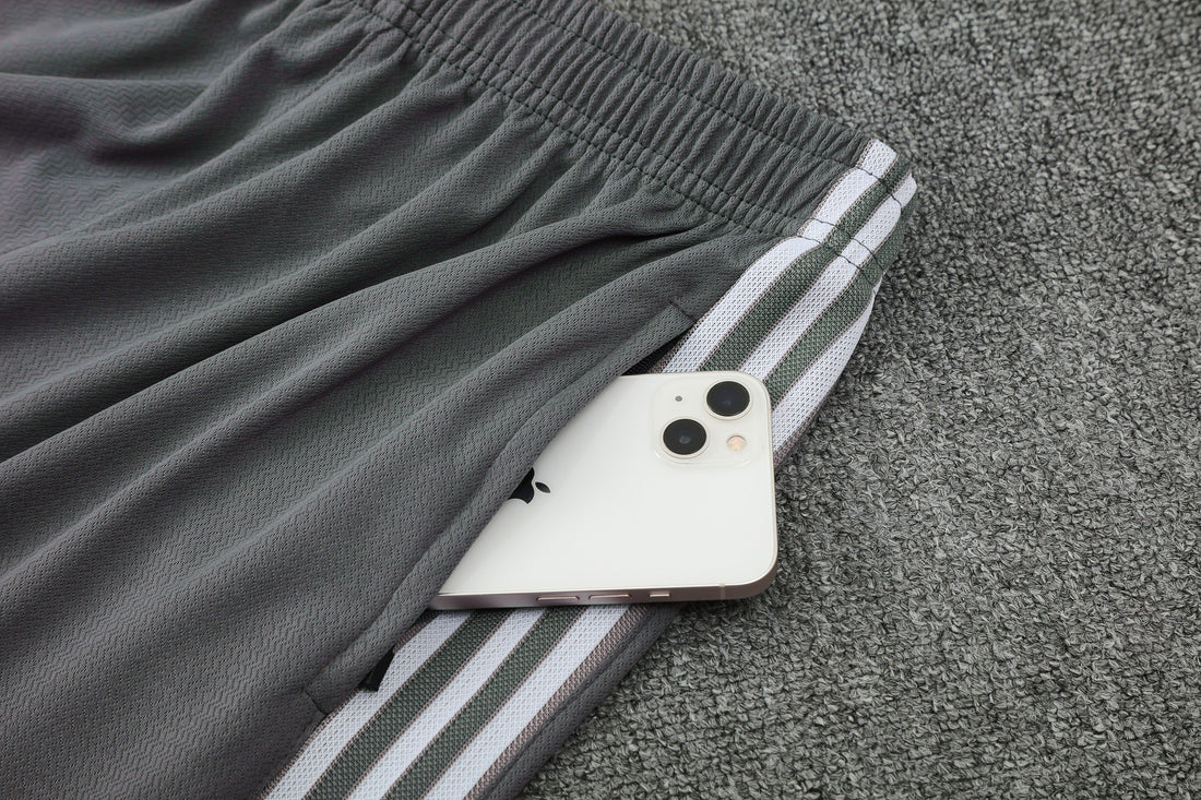 Maglia da allenamento e pantaloncini del Real Madrid 25/26