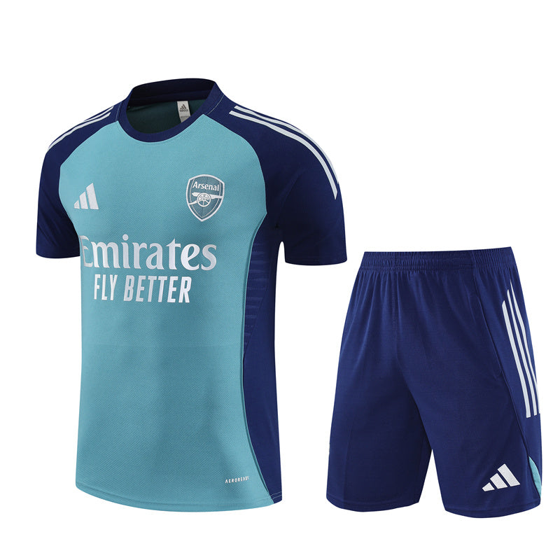 Maglia da allenamento e pantaloncini del Arsenal 25/26