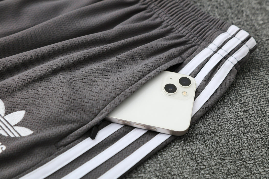 Maglia da allenamento e pantaloncini del Real Madrid 25/26