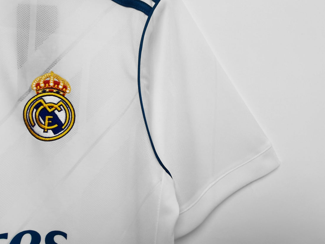 Maglia del Real Madrid Retro 2017/18 - Con Patch