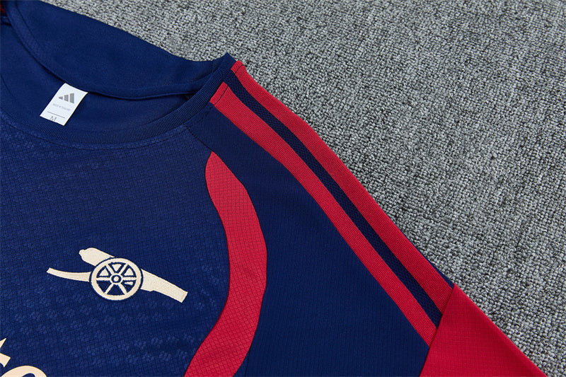 Maglia da allenamento e pantaloncini del Arsenal 26/27