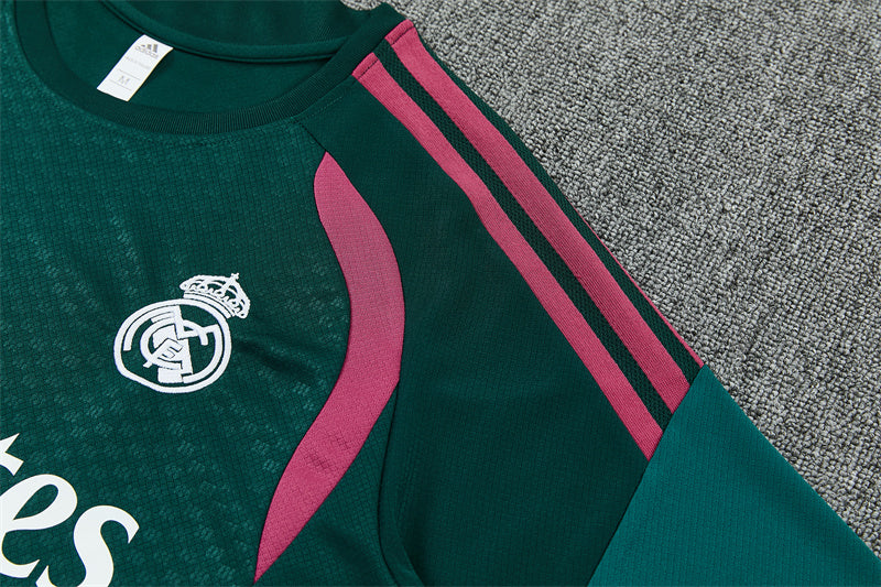 Maglia da allenamento e pantaloncini del Real Madrid 26/27