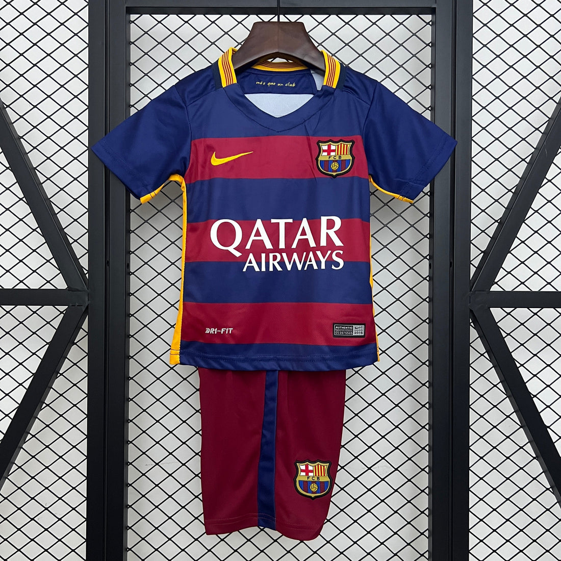 T-shirt e Pantaloncini per Bambino FC Barcelona Retro 15/16