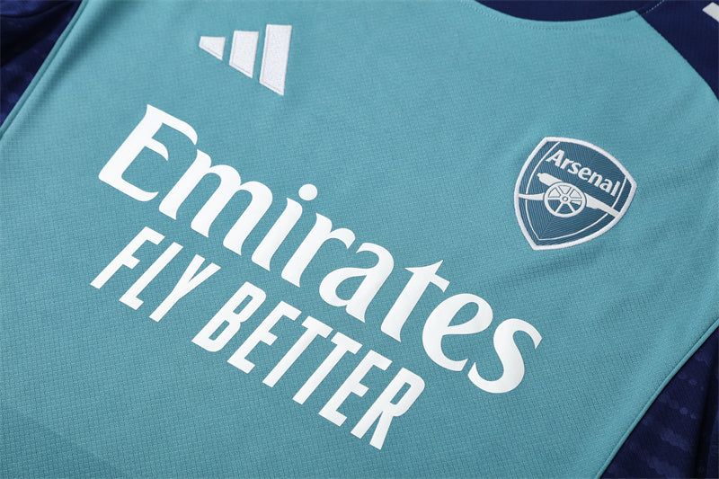 Maglia da allenamento e pantaloncini del Arsenal 25/26