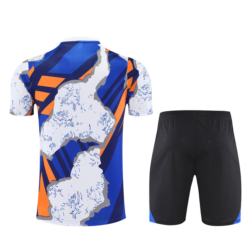 Maglia da allenamento e pantaloncini del Real Madrid 25/26