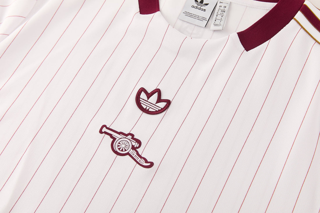Maglia da allenamento e pantaloncini del Arsenal 26/27