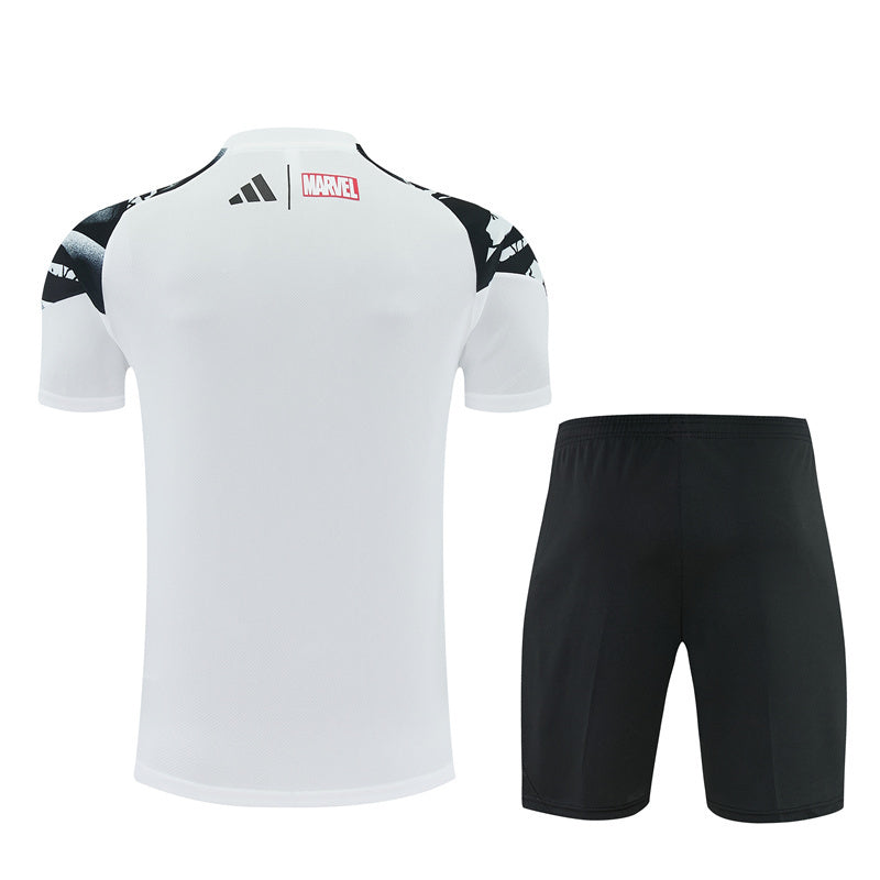 Maglia e Pantaloncini pre-allenamento Real Madrid x Marvel Bambino 25/26