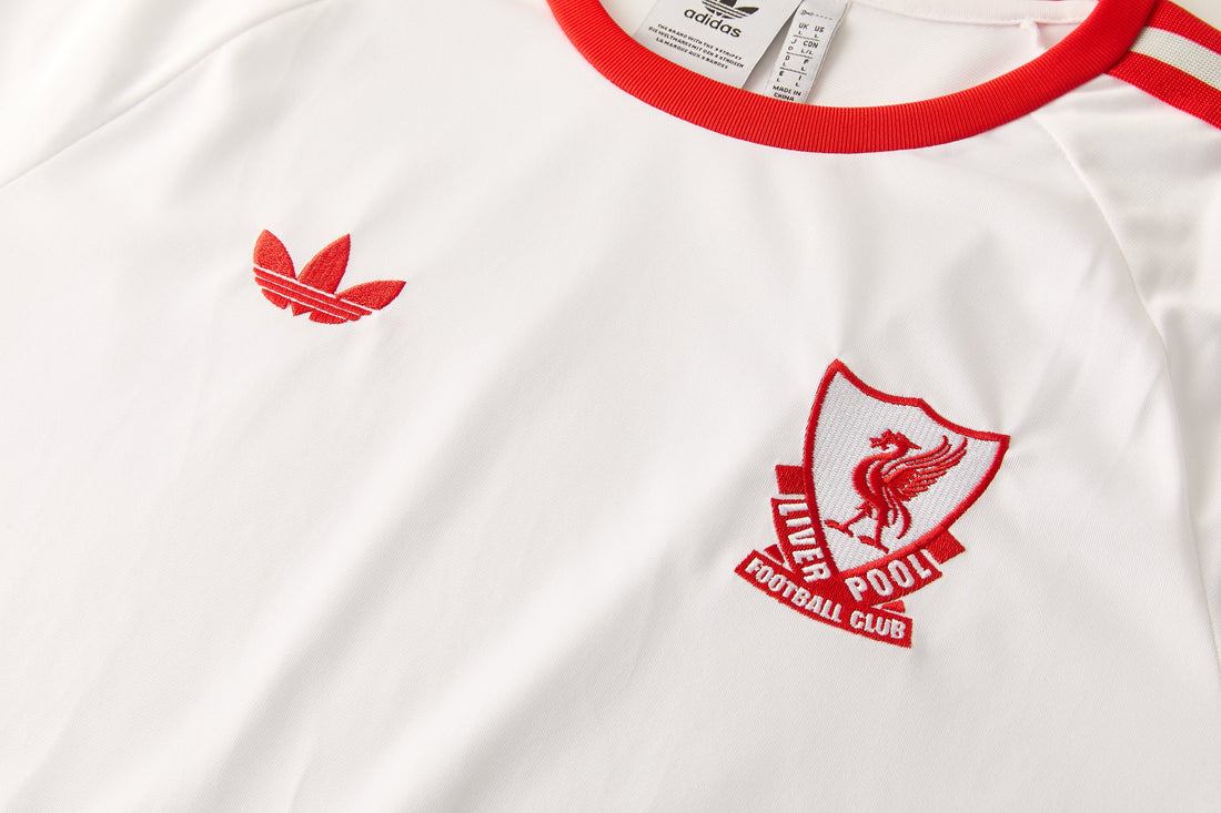 Maglia da allenamento e pantaloncini del Liverpool 26/27