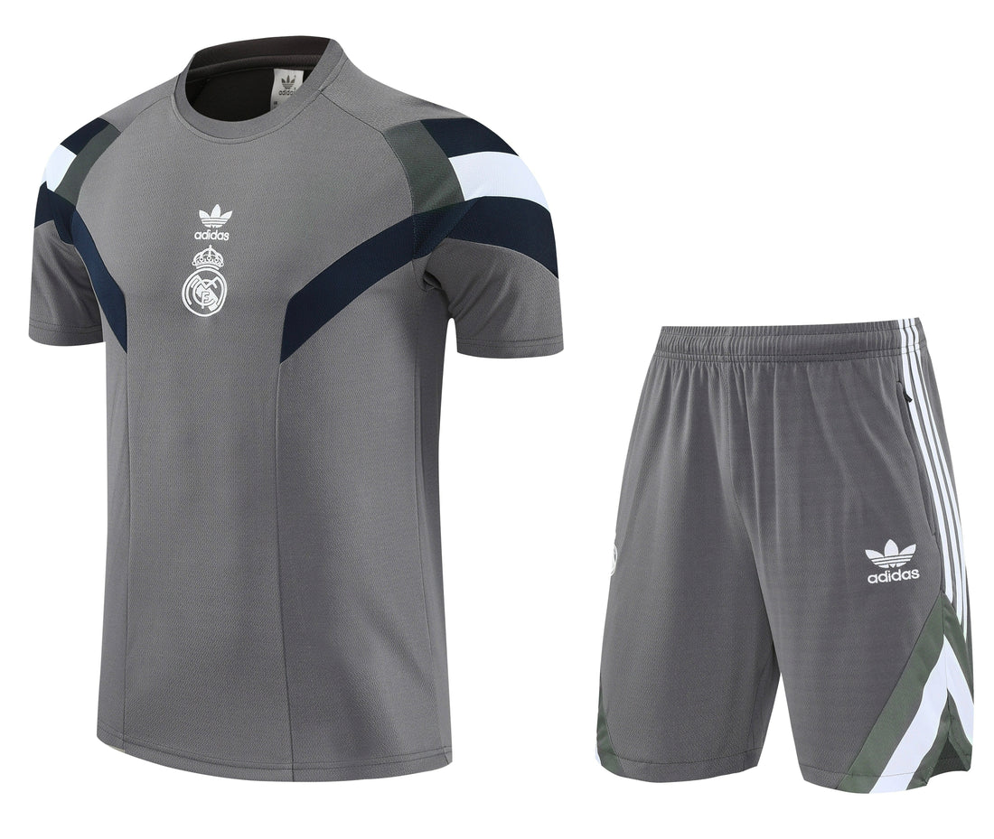 Maglia da allenamento e pantaloncini del Real Madrid 25/26
