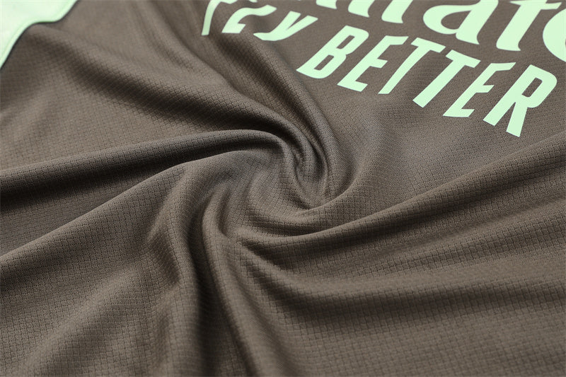 Maglia da allenamento e pantaloncini del Real Madrid 25/26