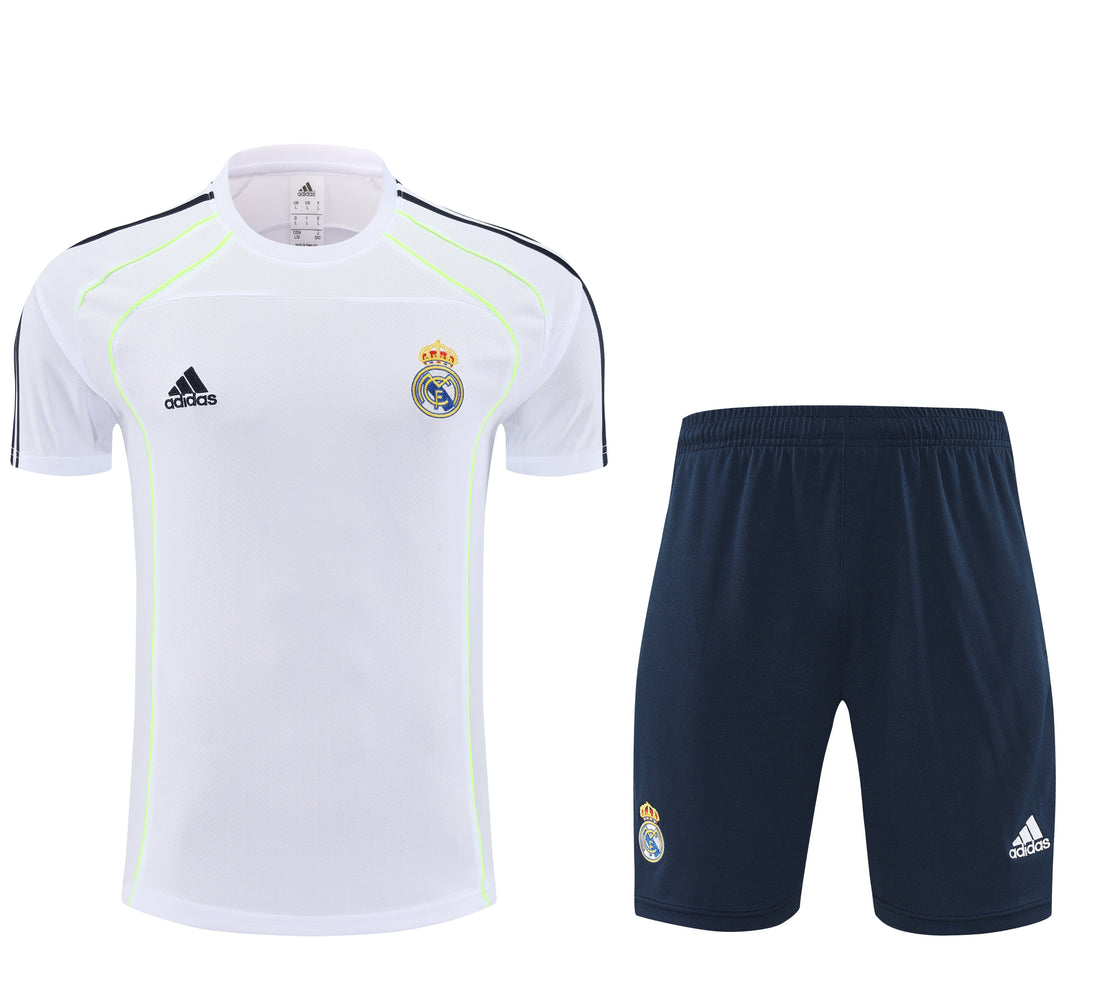 Maglia da allenamento e pantaloncini del Real Madrid 25/26