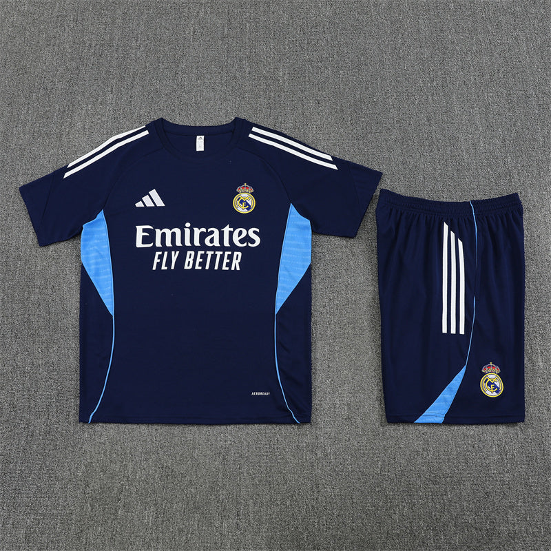 Maglia da allenamento e pantaloncini del Real Madrid 25/26