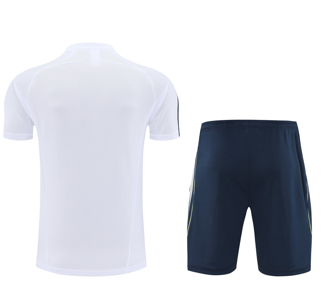 Maglia da allenamento e pantaloncini del Real Madrid 25/26