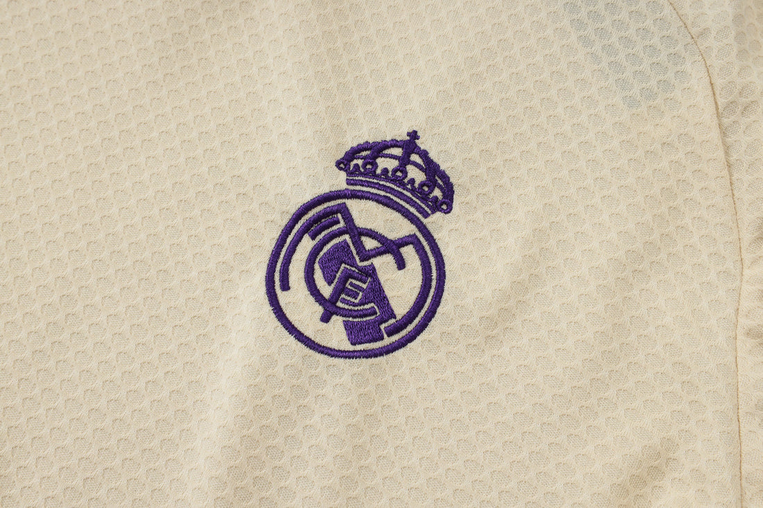 Maglia da allenamento e pantaloncini del Real Madrid 25/26