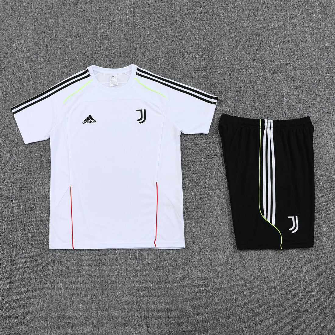 Maglia allenamento e pantaloncini Juventus 25/26
