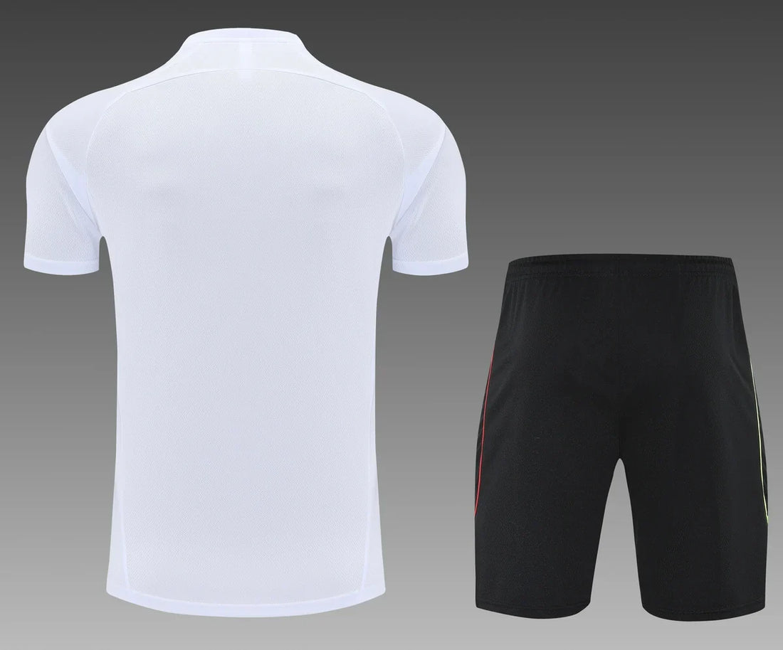Maglia allenamento e pantaloncini Juventus 25/26