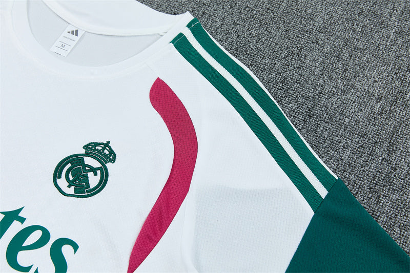 Maglia da allenamento e pantaloncini del Real Madrid 26/27