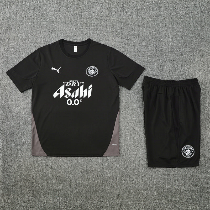 Maglia da allenamento e pantaloncini del Manchester City 25/26