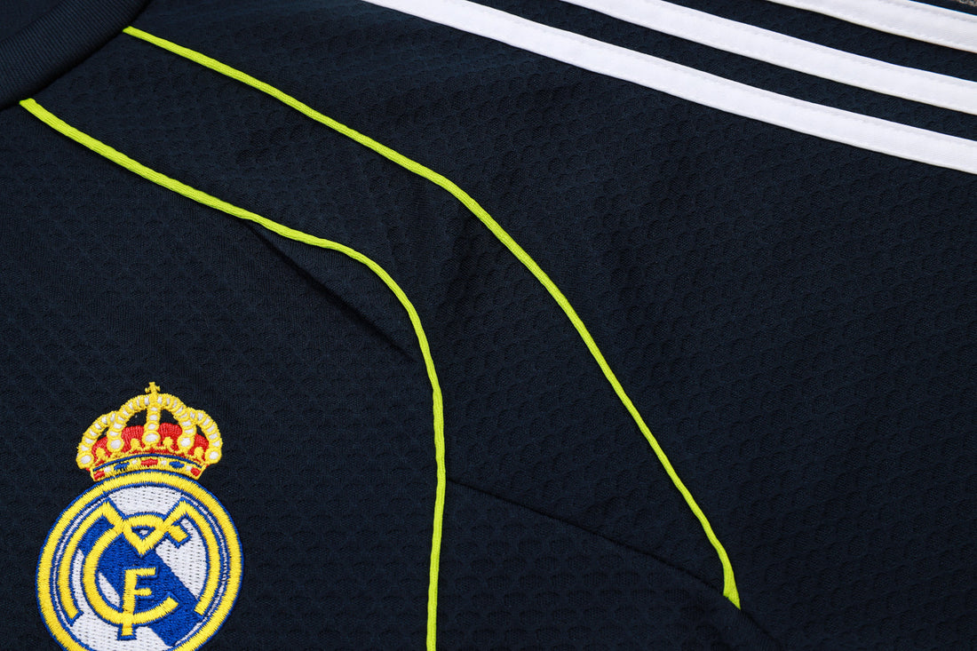 Maglia da allenamento e pantaloncini del Real Madrid 25/26