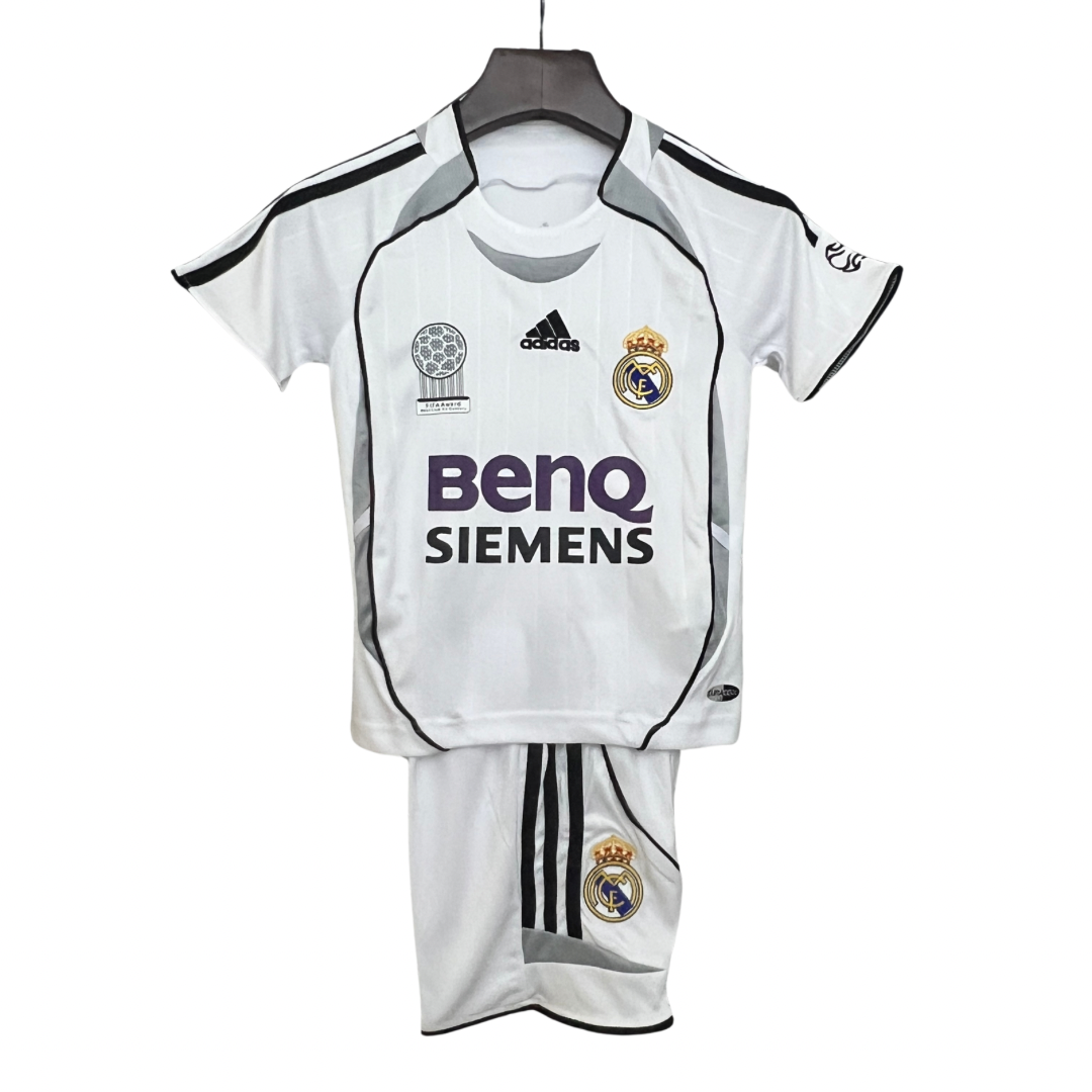 T-shirt e Pantaloncini Bambino Real Madrid Retro Home 06/07