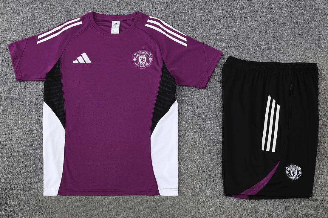 Maglia da allenamento e pantaloncini del Manchester United 25/26